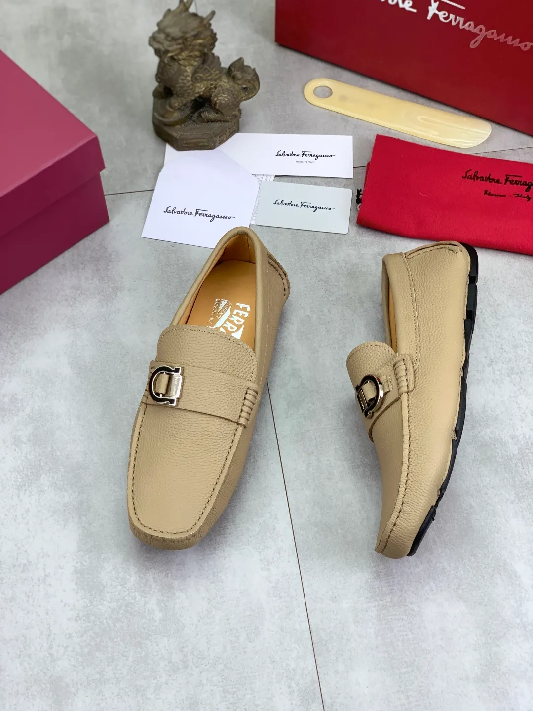 Men's shoes 💰P542 New model, high quality [Ferragamo/Ferragamo] Latest lazy slip-on shoes Original imported calfskin, imported cowhide lining + original luxury metal buckle + original combination outsole Comparison without pressure Code number: 38-45